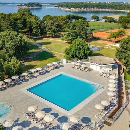 מדולין Arena Hotel Holiday מראה חיצוני תמונה