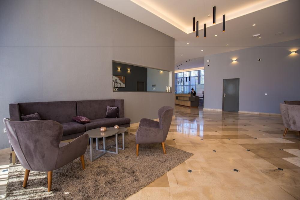 מדולין Arena Hotel Holiday מראה חיצוני תמונה
