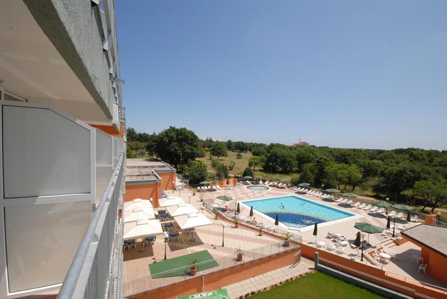 מדולין Arena Hotel Holiday מראה חיצוני תמונה