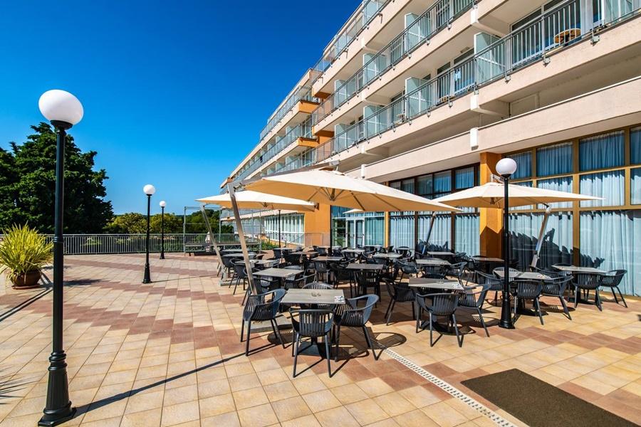 מדולין Arena Hotel Holiday מראה חיצוני תמונה
