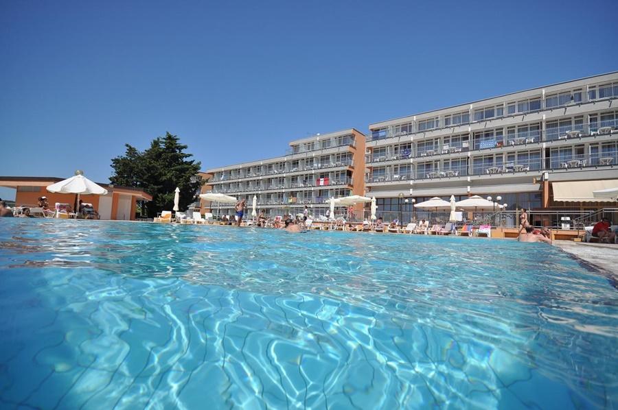 מדולין Arena Hotel Holiday מראה חיצוני תמונה