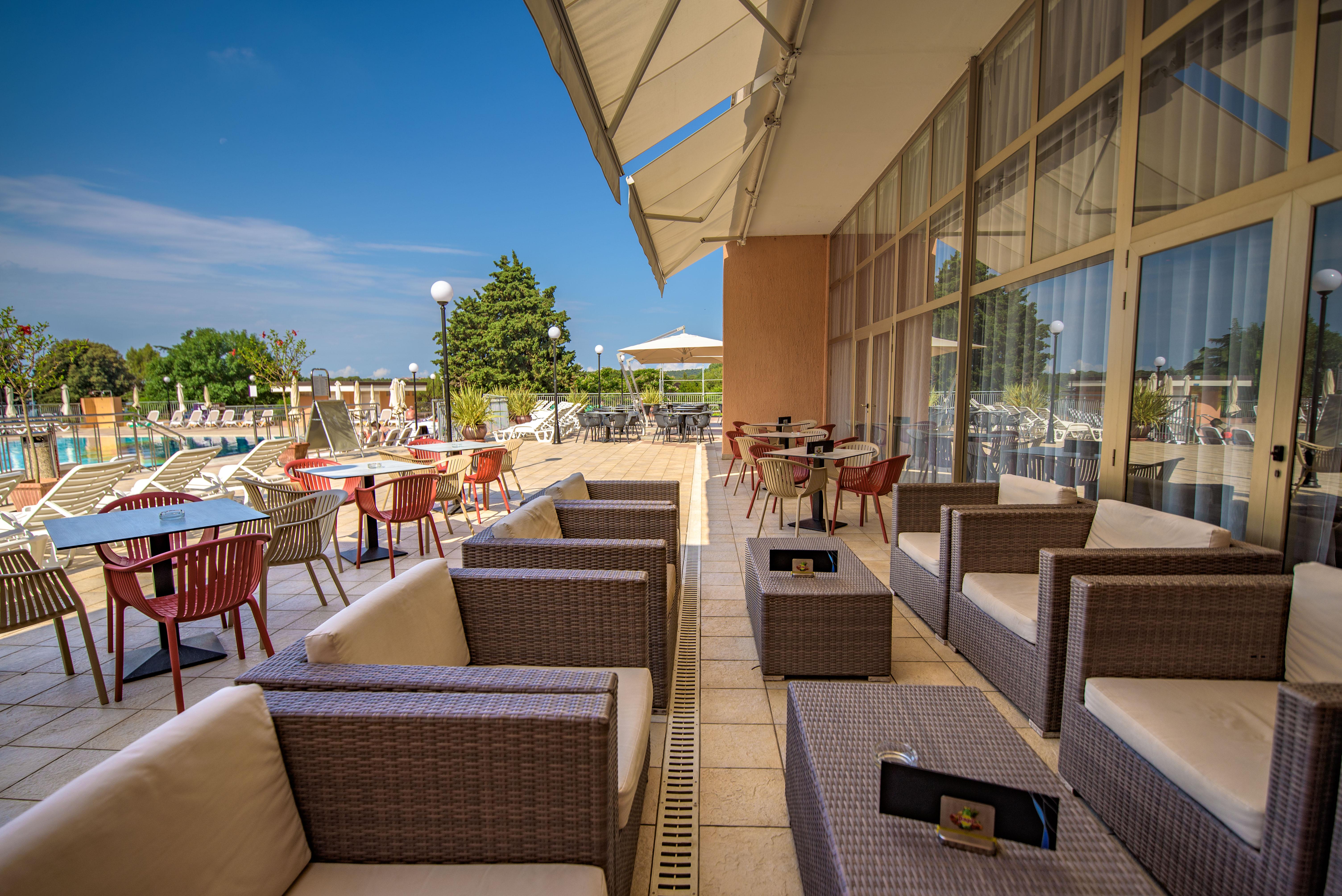 מדולין Arena Hotel Holiday מראה חיצוני תמונה