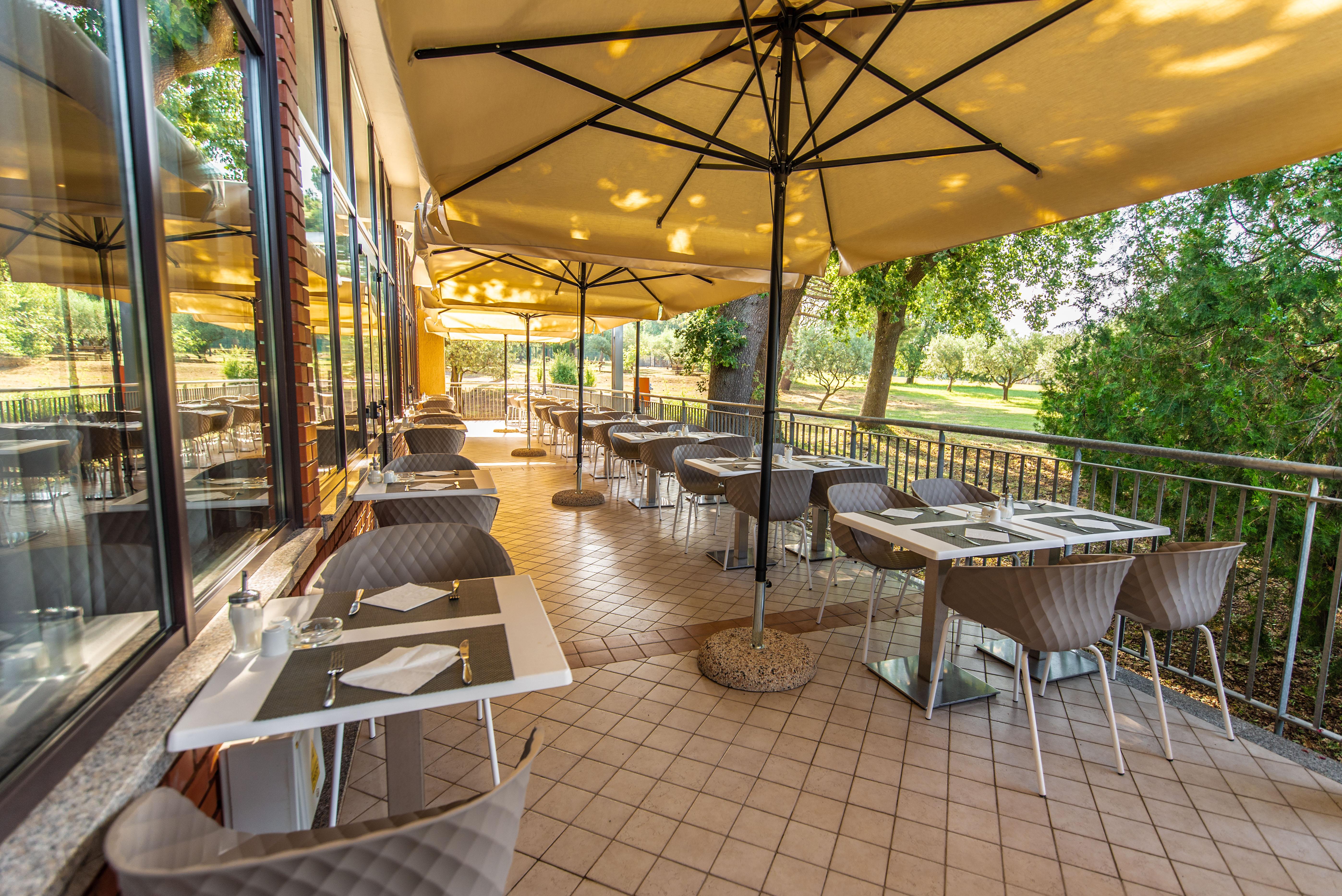 מדולין Arena Hotel Holiday מראה חיצוני תמונה