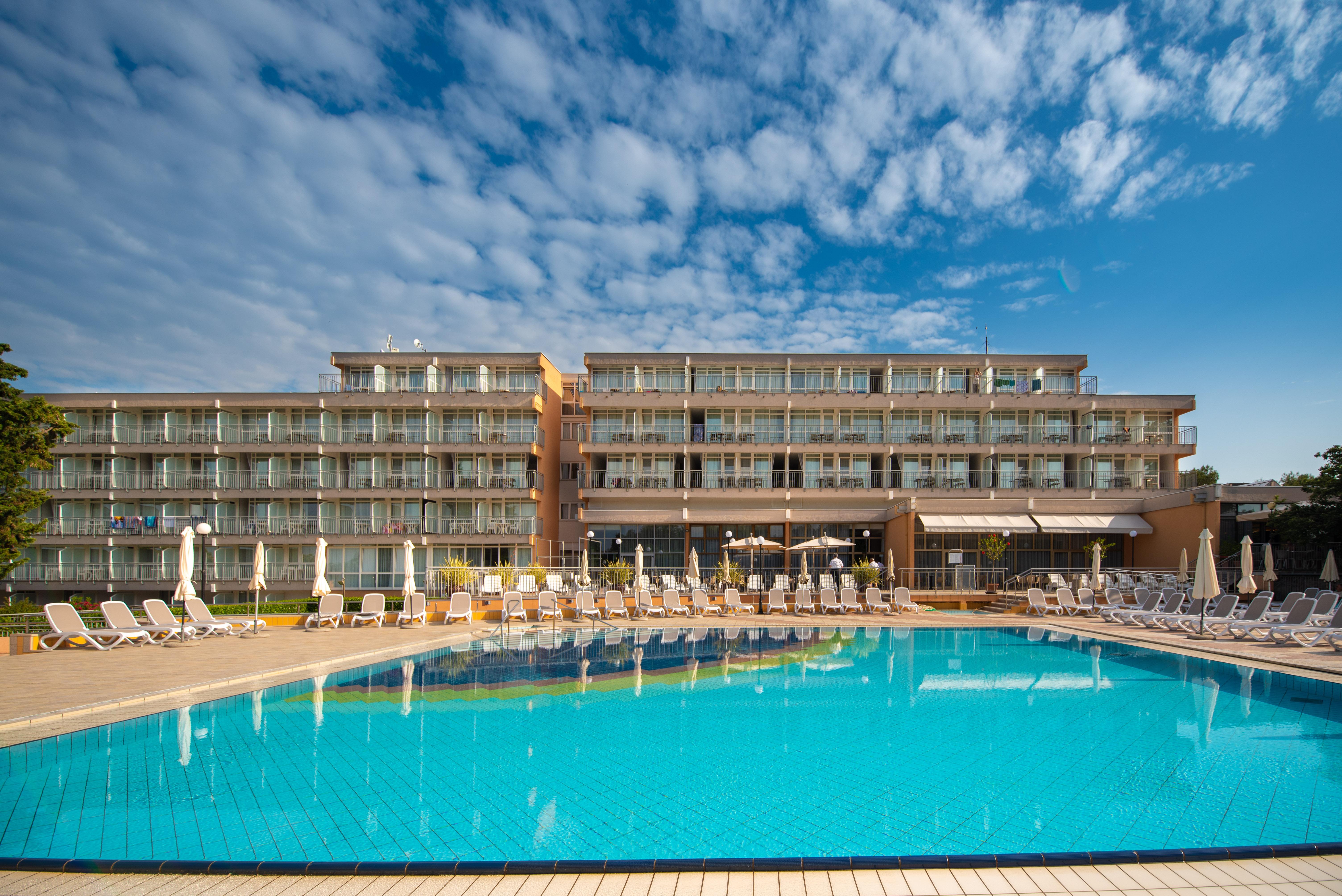 מדולין Arena Hotel Holiday מראה חיצוני תמונה