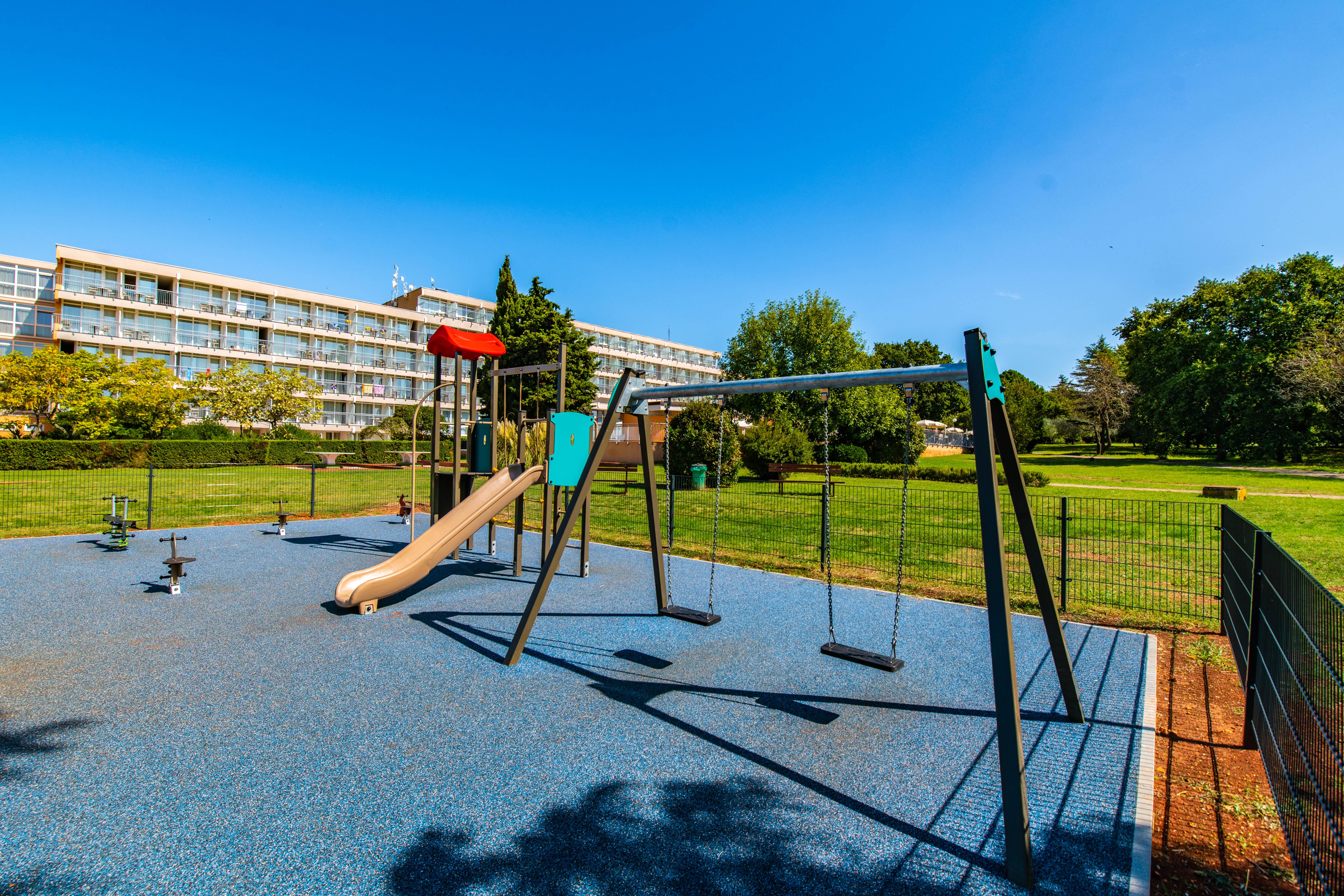 מדולין Arena Hotel Holiday מראה חיצוני תמונה