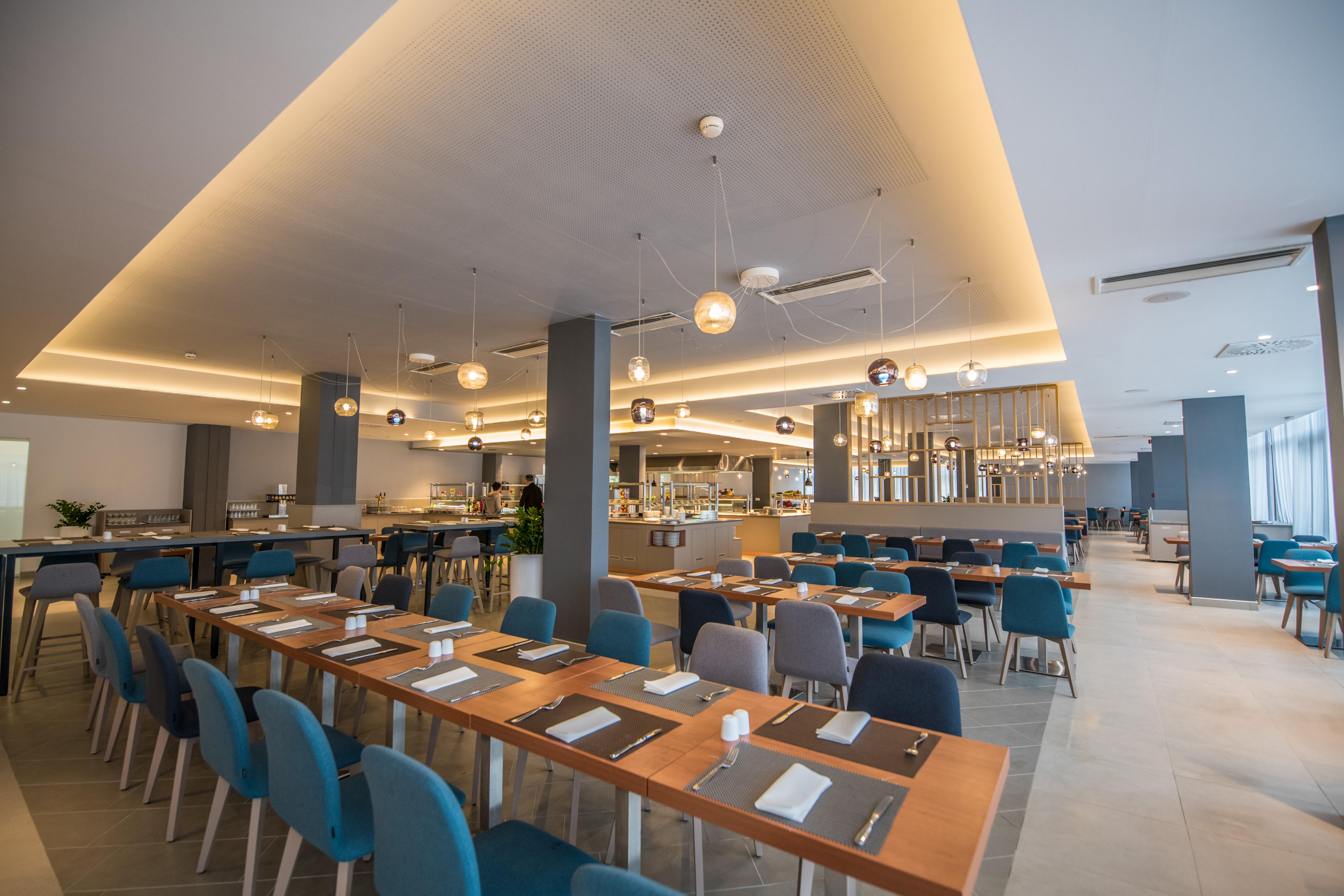 מדולין Arena Hotel Holiday מראה חיצוני תמונה