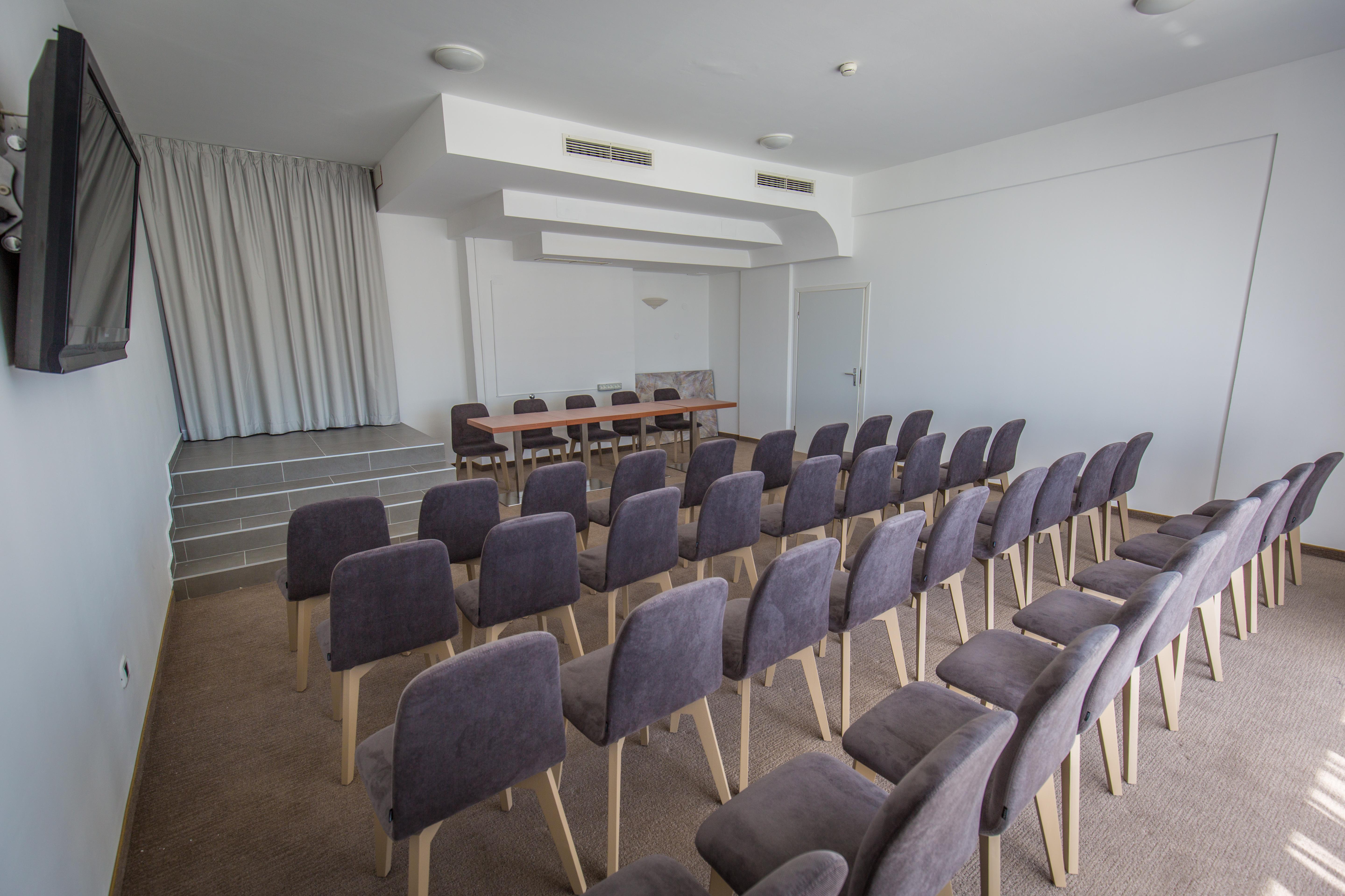 מדולין Arena Hotel Holiday מראה חיצוני תמונה