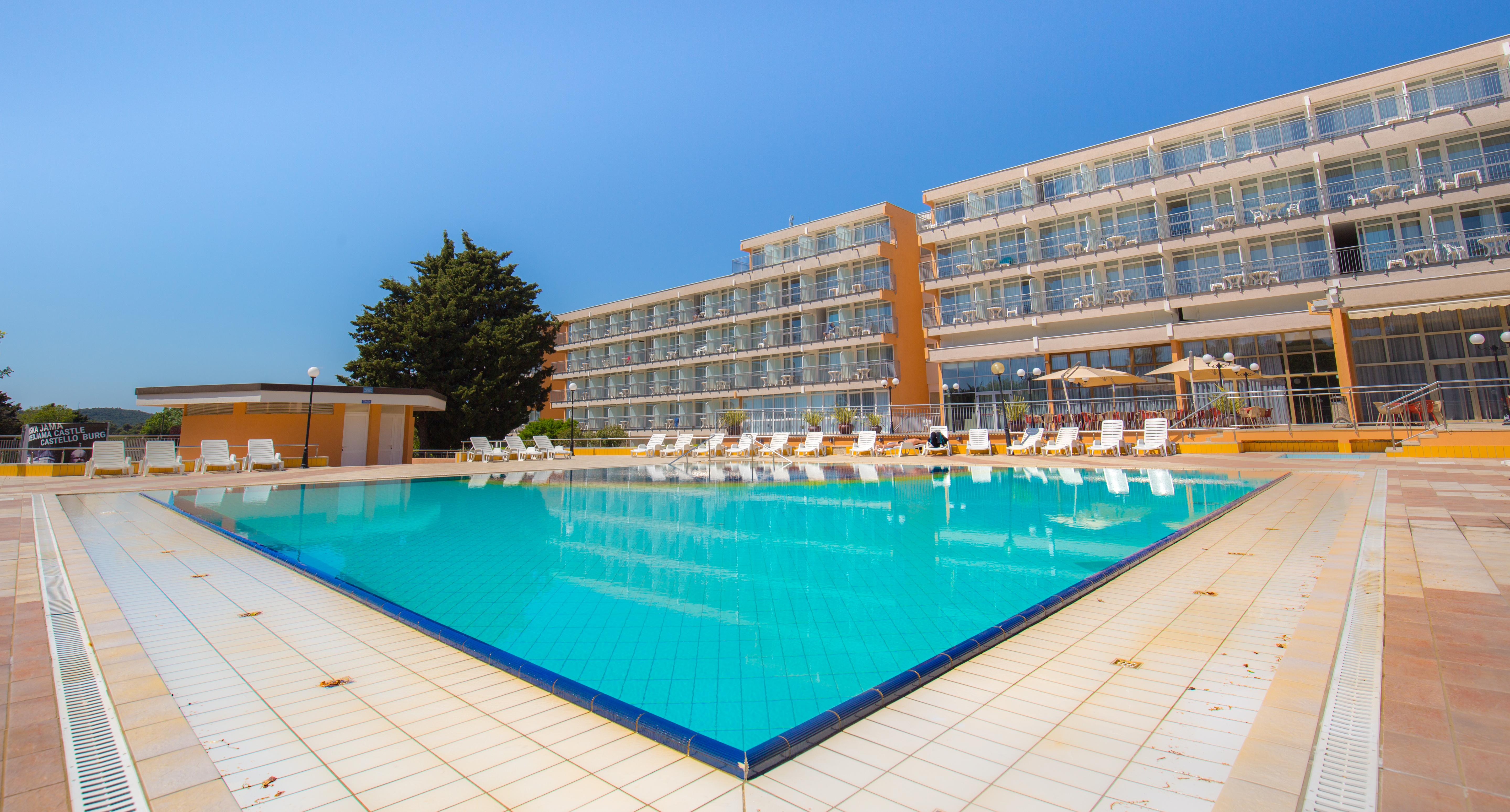 מדולין Arena Hotel Holiday מראה חיצוני תמונה