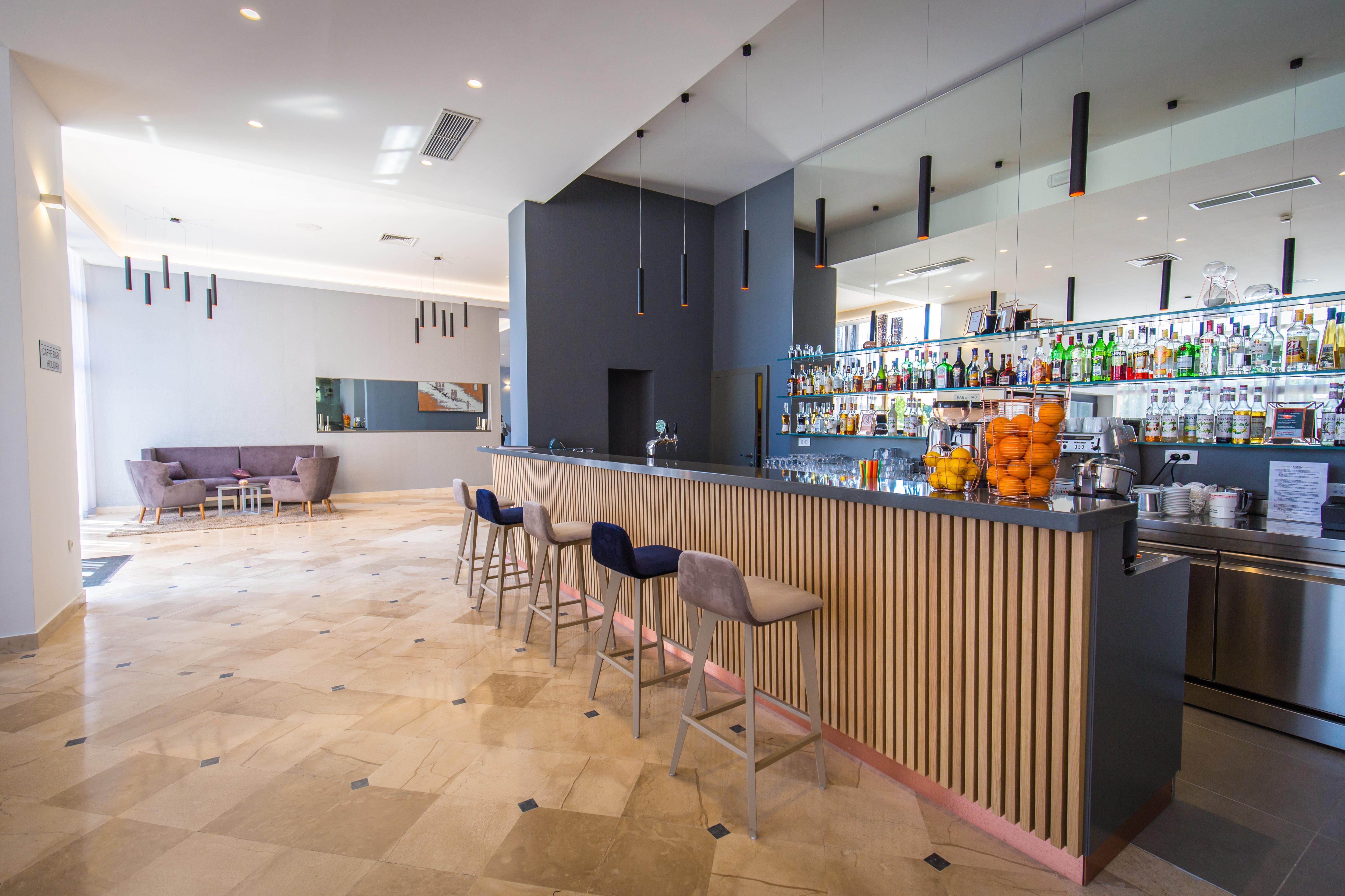 מדולין Arena Hotel Holiday מראה חיצוני תמונה