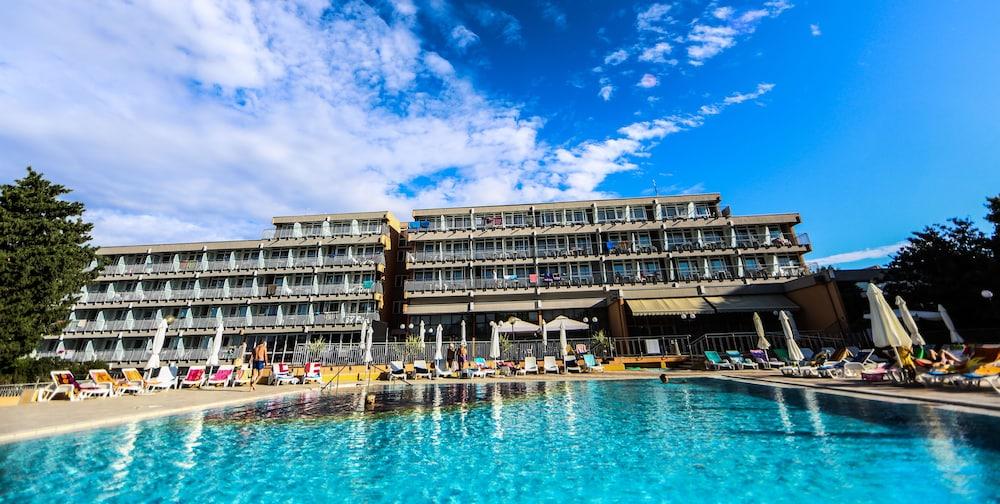 מדולין Arena Hotel Holiday מראה חיצוני תמונה