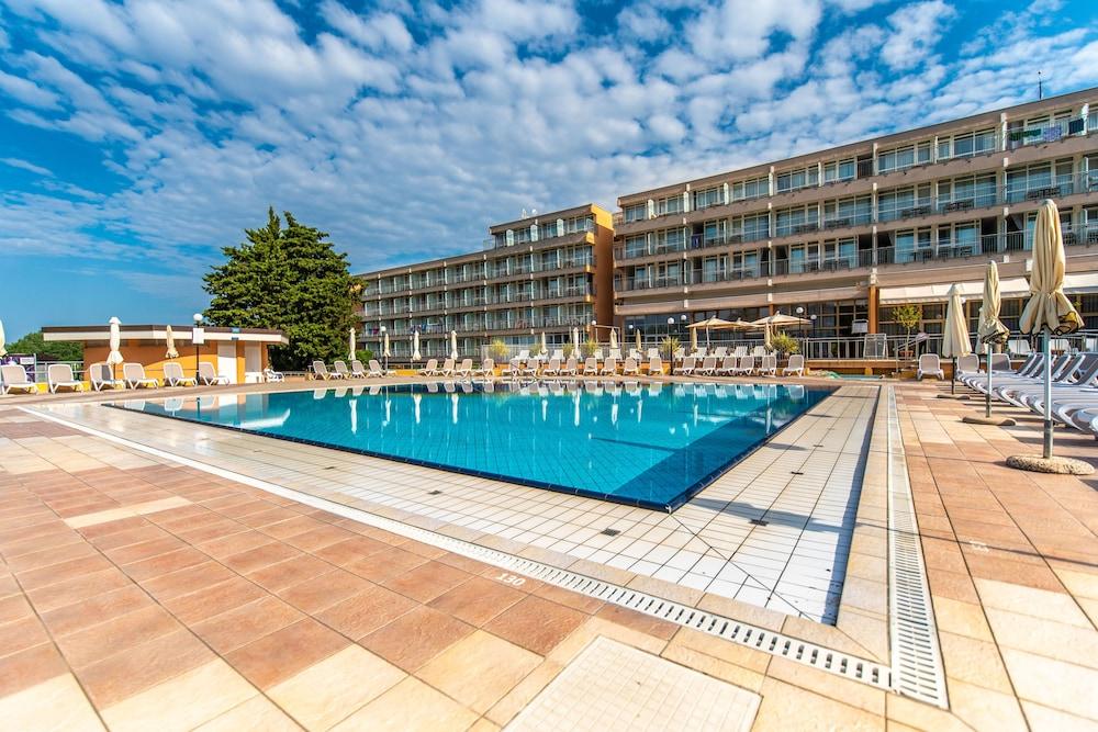 מדולין Arena Hotel Holiday מראה חיצוני תמונה