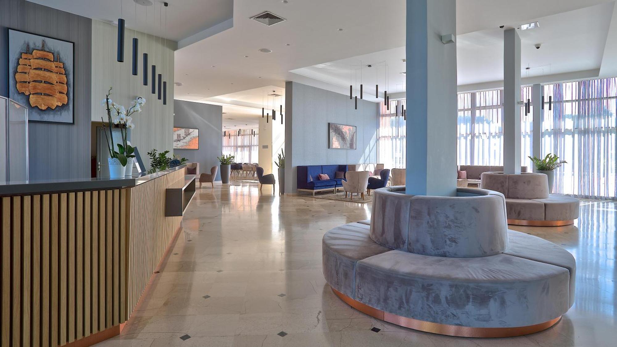 מדולין Arena Hotel Holiday מראה חיצוני תמונה