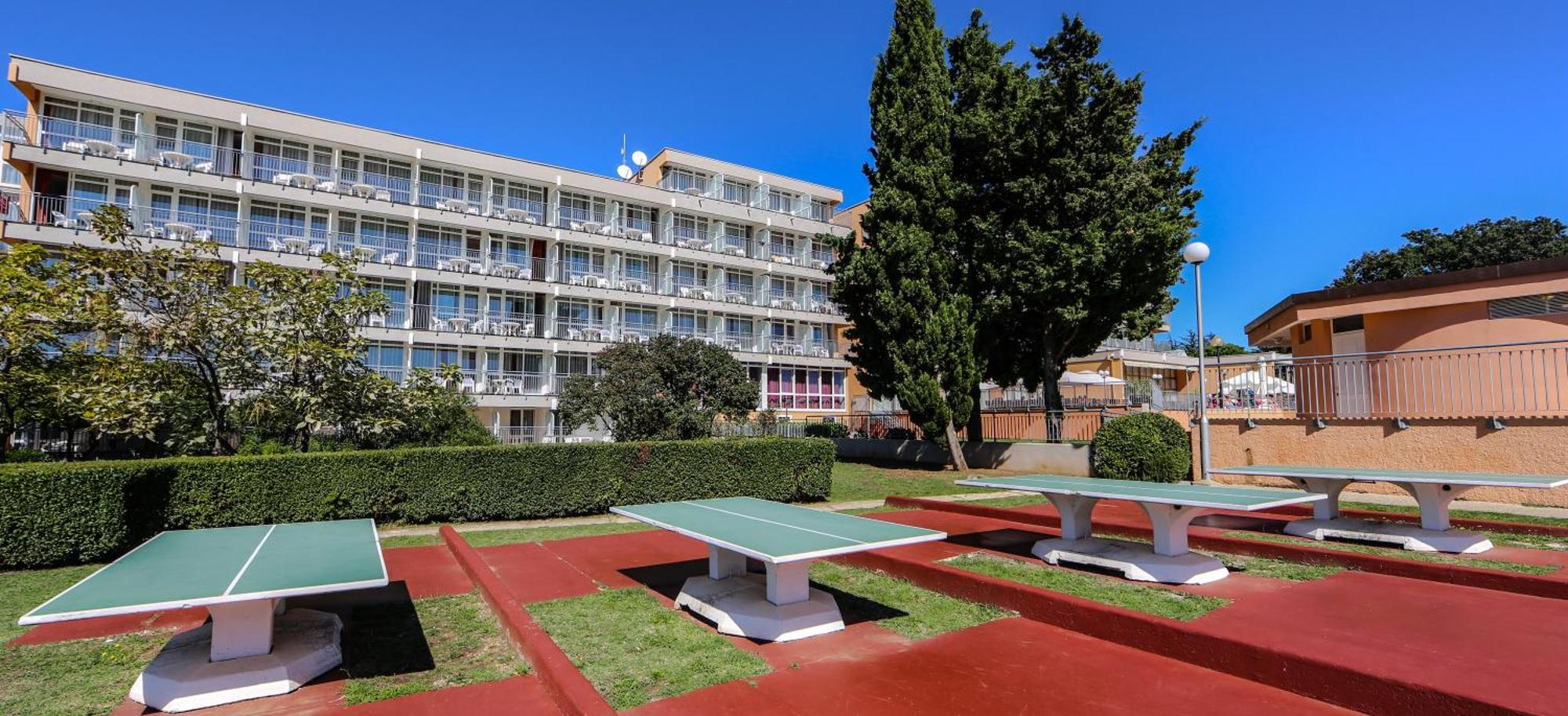 מדולין Arena Hotel Holiday מראה חיצוני תמונה