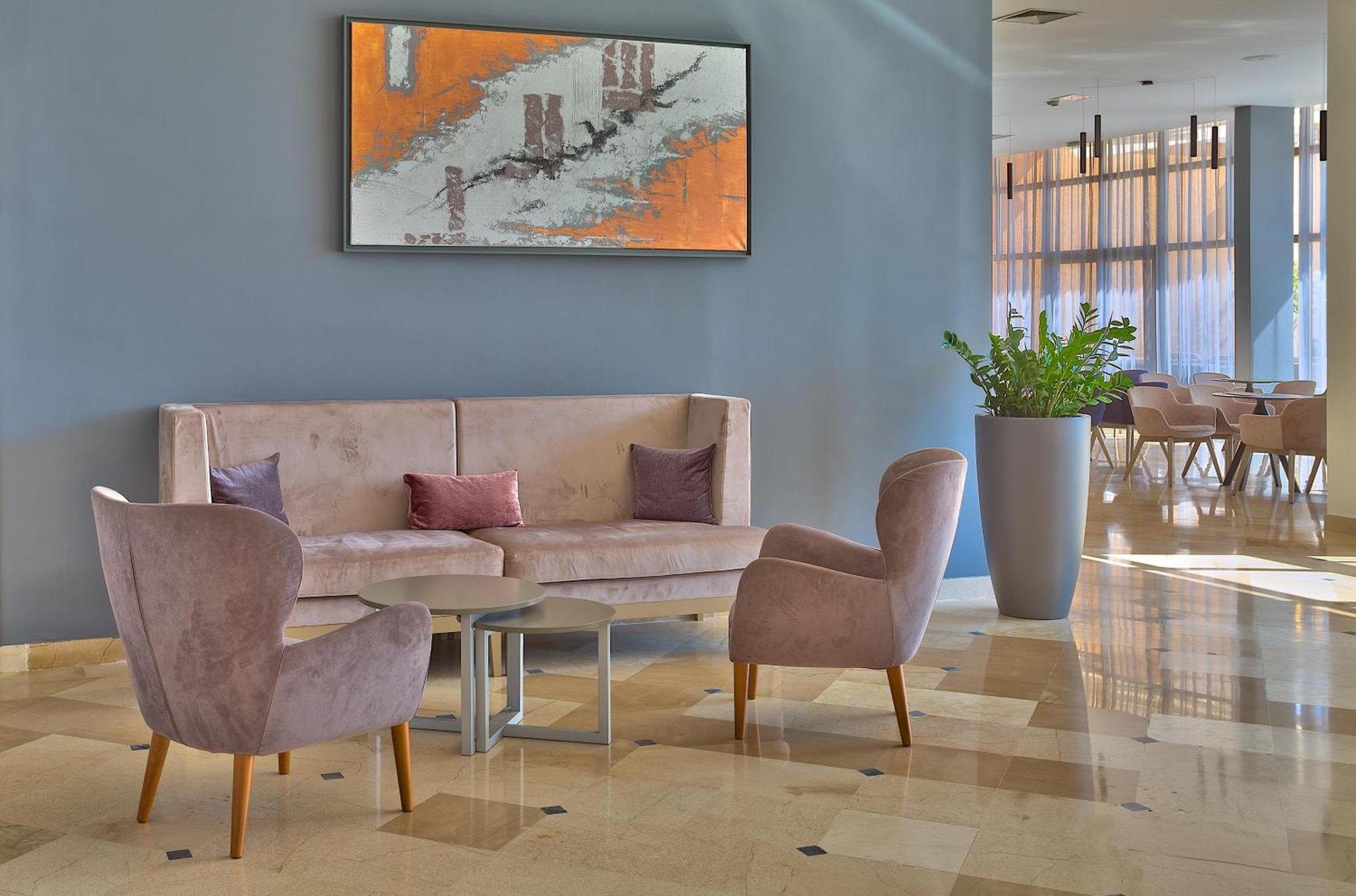 מדולין Arena Hotel Holiday מראה חיצוני תמונה