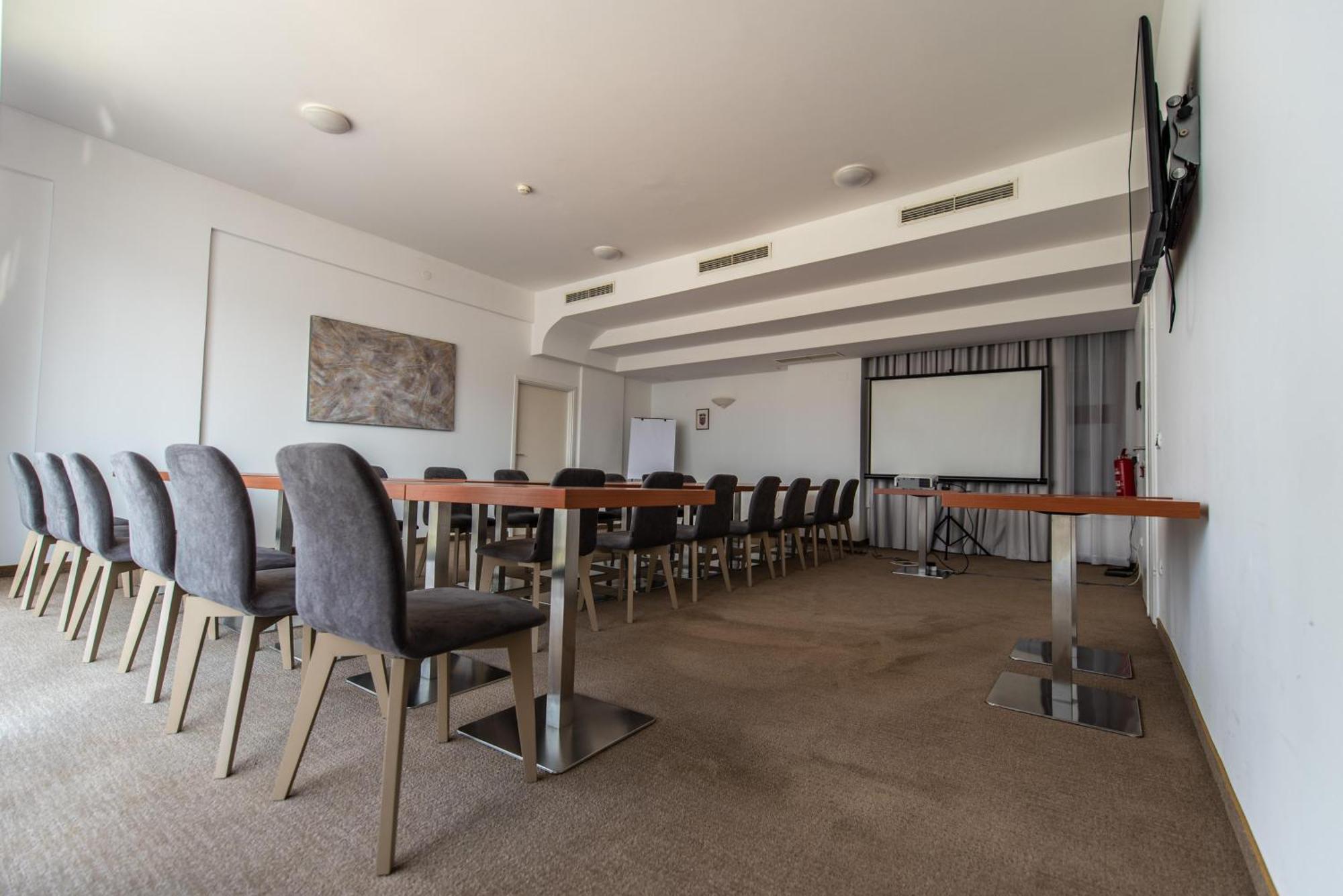 מדולין Arena Hotel Holiday מראה חיצוני תמונה