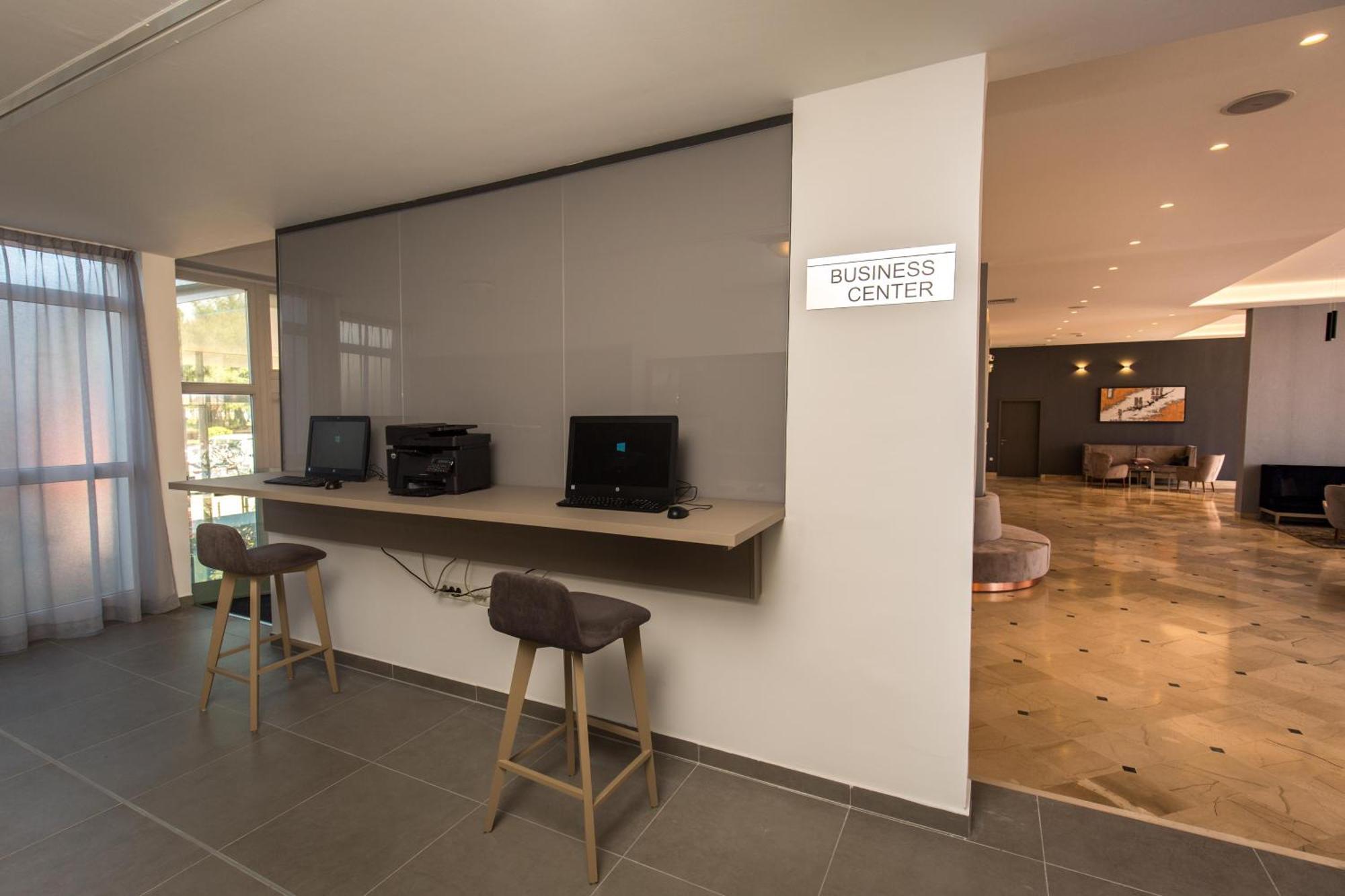 מדולין Arena Hotel Holiday מראה חיצוני תמונה
