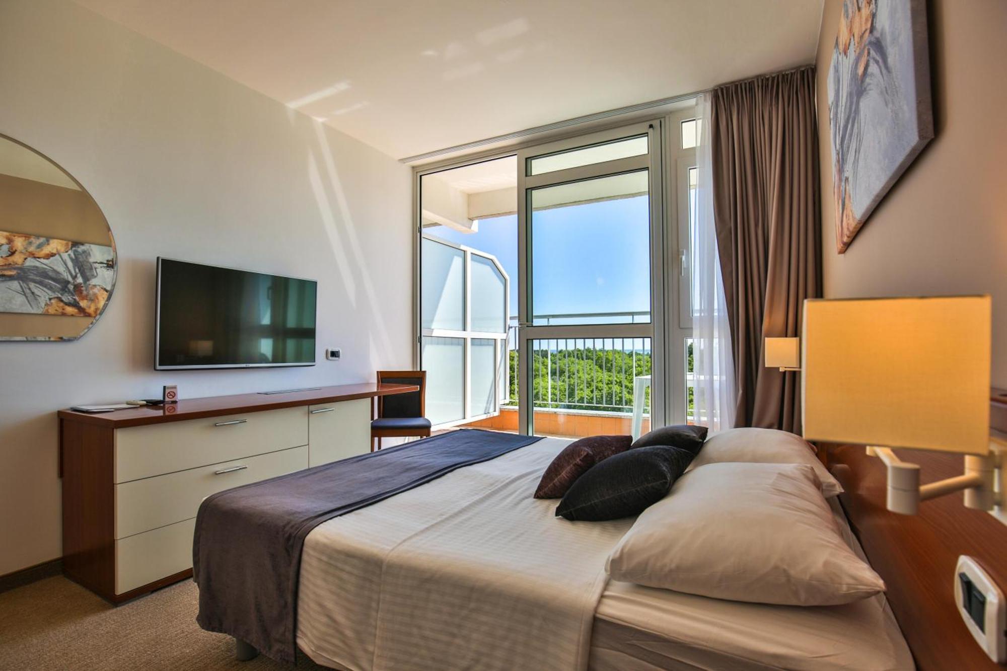 מדולין Arena Hotel Holiday מראה חיצוני תמונה
