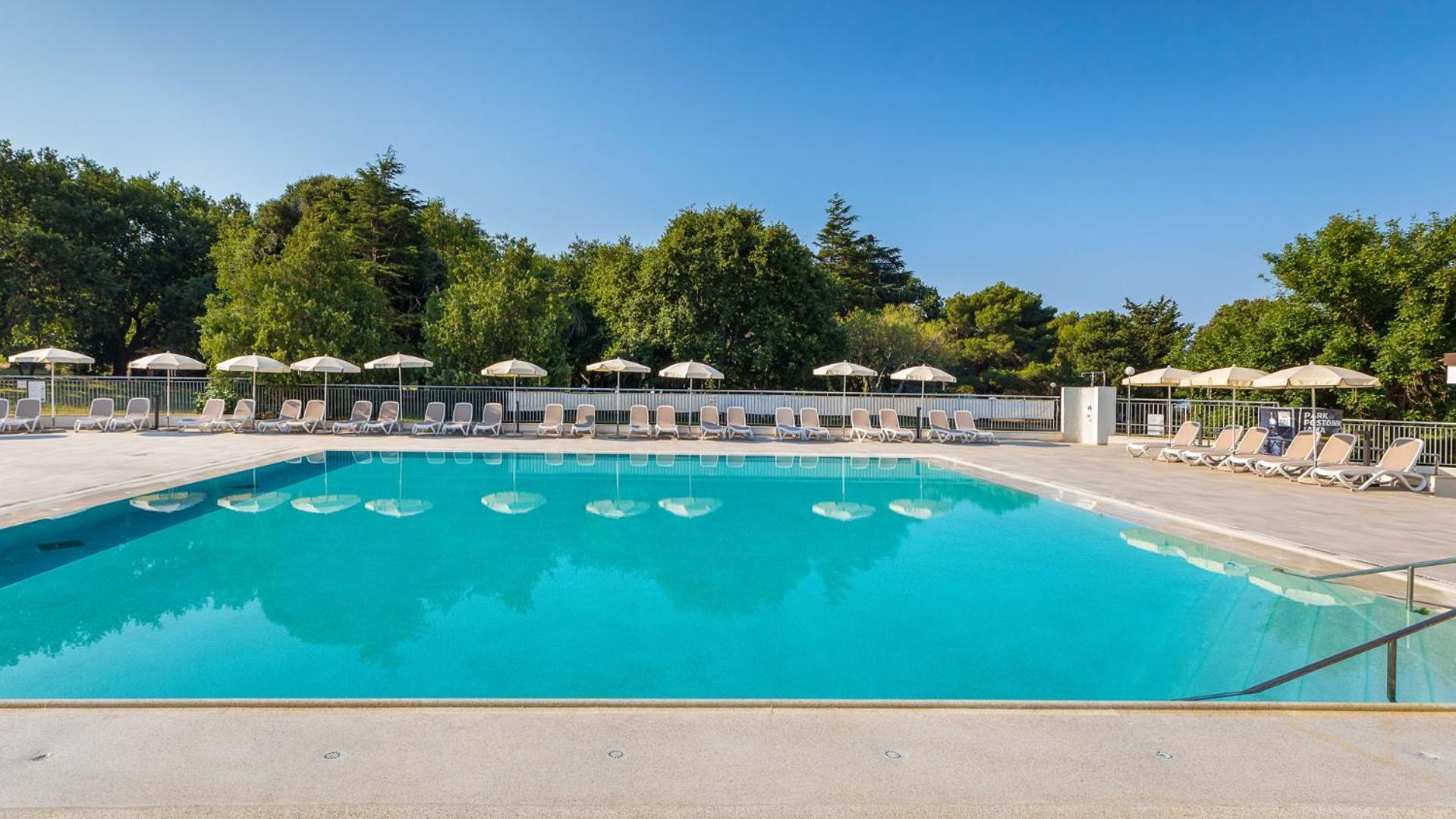 מדולין Arena Hotel Holiday מראה חיצוני תמונה